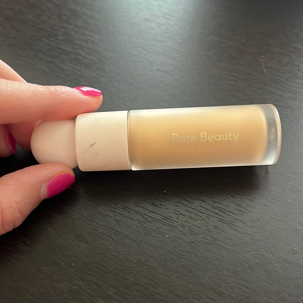 Rare Beauty Concealer 250W